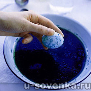 как красить пасхальные яйца